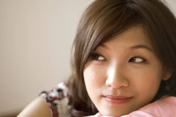 Young Woman Thinking Close View — Stock Photo, Image