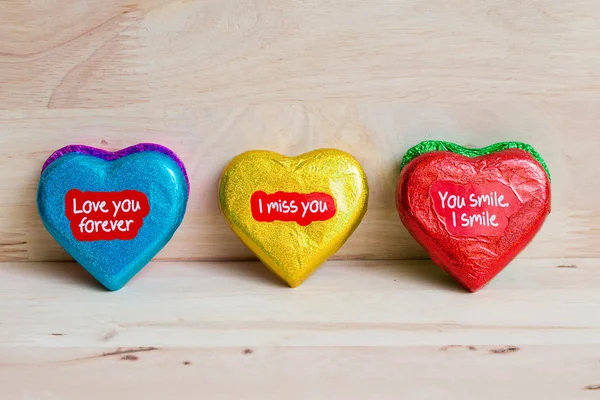情人节巧克力包装 五颜六色的巧克力心 — 图库照片