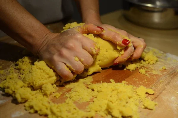 Изготовление Традиционного Блюда Итальянской Кухни — стоковое фото