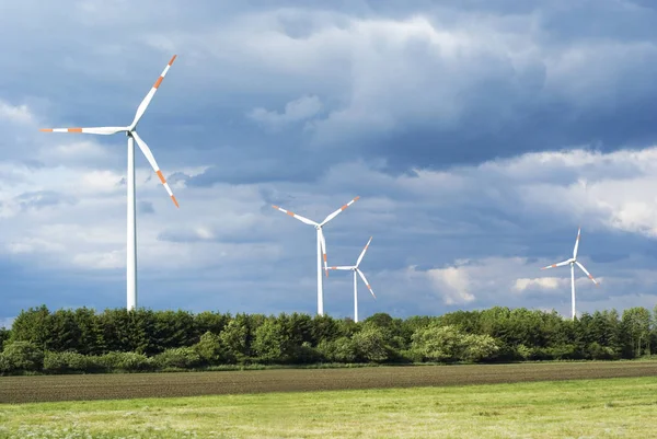 Een Windmolenpark Een Open Veld — Stockfoto