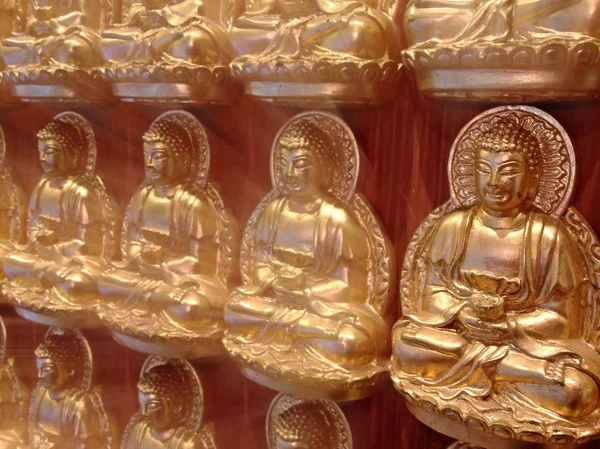 Zlaté Čínské Socha Buddhy Silný Paprsek Efekt Použitý Pro Umělecký — Stock fotografie
