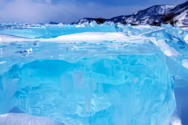贝加尔湖上的冰块 2013年3月 — 图库照片