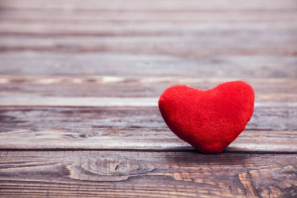 Liebe Herz Auf Bruch Holz Textur Hintergrund Valentinstag Kartenkonzept — Stockfoto