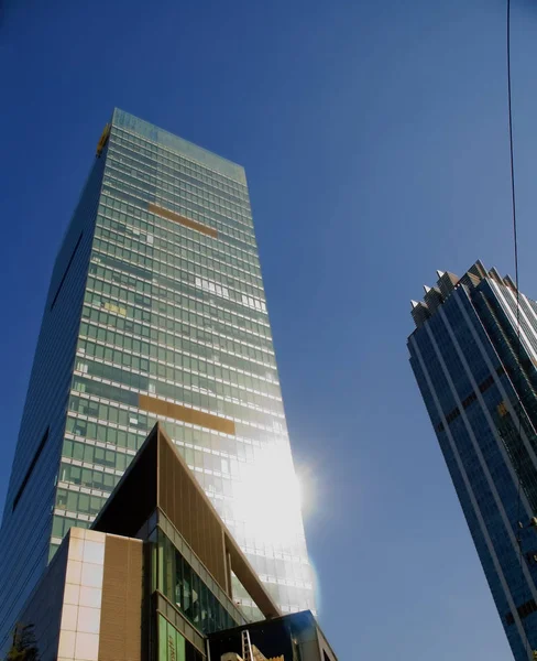 Moderno Edificio Rascacielos Oficinas Ove Cielo Azul — Foto de Stock