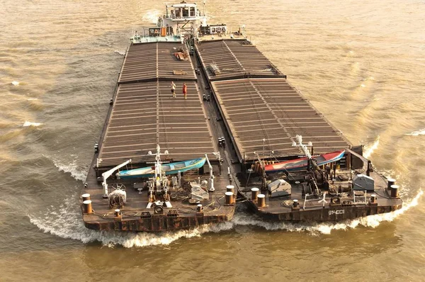 Una Grande Petroliera Sul Mare — Foto Stock