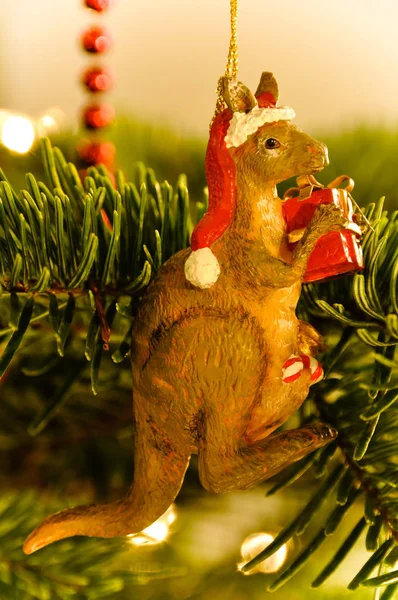 Decoración Del Árbol Navidad Canguro Australiano Con Regalos Sombrero Santa — Foto de Stock