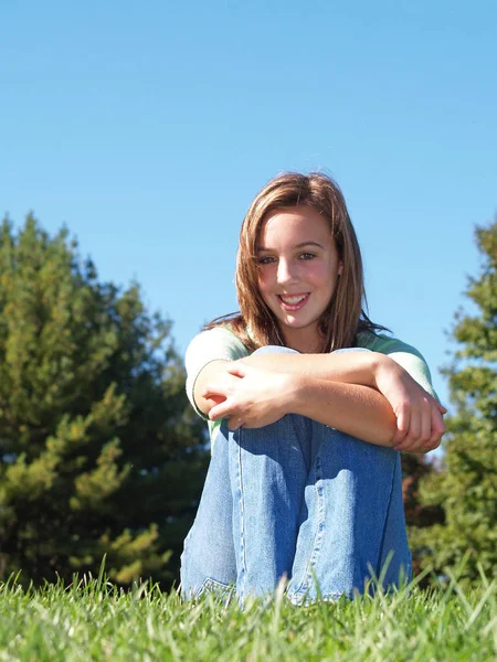 Teenage Girl Sitting Grass Sunny Day — Stock Photo, Image