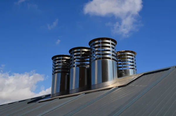 Modernas Pilhas Chaminé Ventilação Telhado Aço Inoxidável — Fotografia de Stock