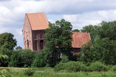 The inclined tower of Suurhusen is a church tower in the east-frisan place Suurhusen, municipality Hinte, to which as inclined tower of the world is considered.  clipart