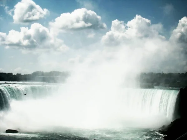 Mlha Proudí Vzhůru Síly Vody Niagarských Vodopádech — Stock fotografie