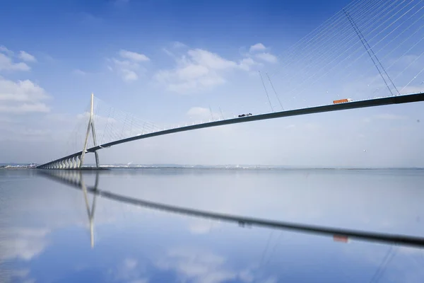 Pelare Bron Pont Normandie Återspeglas Floden Seine Havre Frankrike — Stockfoto