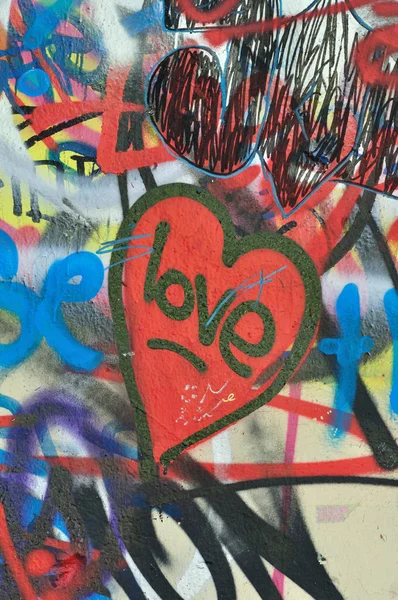 Dirty Love Graffiti Sur Fond Mur Urbain Balisé Salissant Cœur — Photo