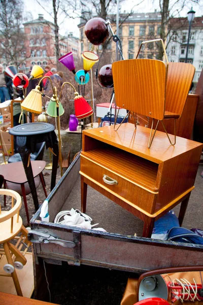 Een Vlooienmarkt Oslo Noorwegen Assortiment Van Oude Meubelen — Stockfoto