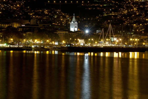 Funchal Madeira Deniz Tarafından Bir Şehrin Gece Fotoğrafı — Stok fotoğraf