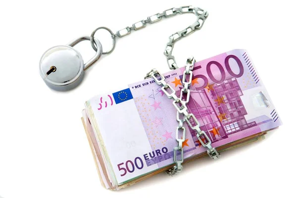 Stapel Eurobankbiljetten Geketend Met Hangslot Geïsoleerd Wit — Stockfoto