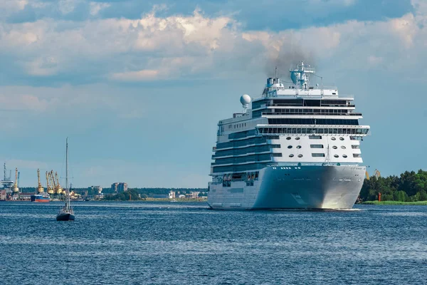 Royal Cruise Vonalhajózási Úton Tour Utazási Wellness Szolgáltatások — Stock Fotó