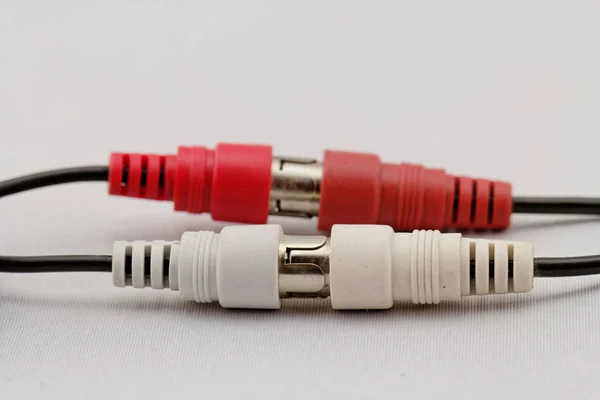 Juiste Aansluiting Tussen Links Rechts Rca Audiokabel Een Witte Achtergrond — Stockfoto