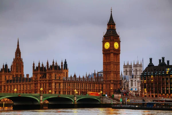 London Med Clock Tower Och Houses Parliament Morgonen — Stockfoto