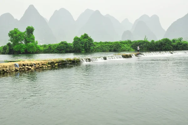 Gyönyörű Mountain River Side Karsztvidék Yangshuo Guilin Kína — Stock Fotó