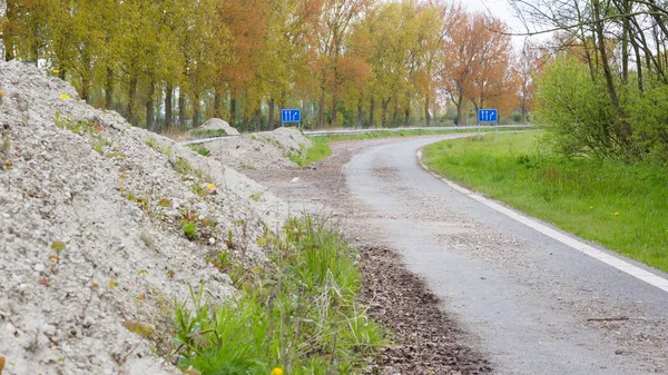 Estrada Abandonada Nos Países Baixos Que Não Utilizada Muito Tempo — Fotografia de Stock