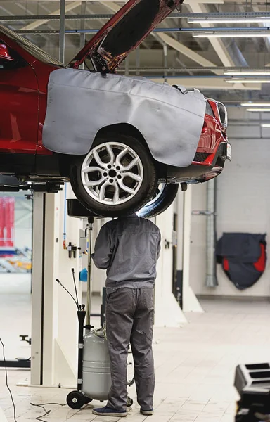Mecânica Reparação Suspensão Carro Garagem Grande Limpa — Fotografia de Stock