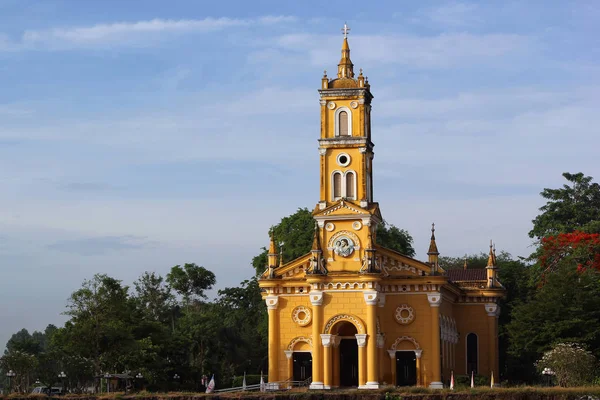 Iglesia Antigua Con Hermoso Cielo Fondo —  Fotos de Stock