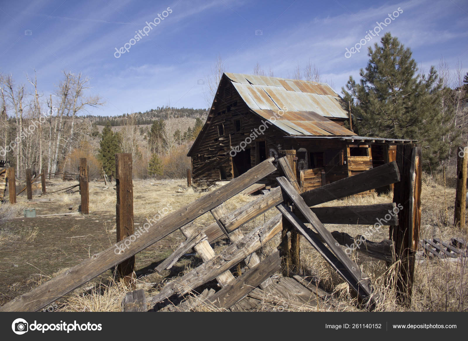 10×28 Burnished Slate Gated Barn + tack – Mid Michigan Barns, image size:1600x1167