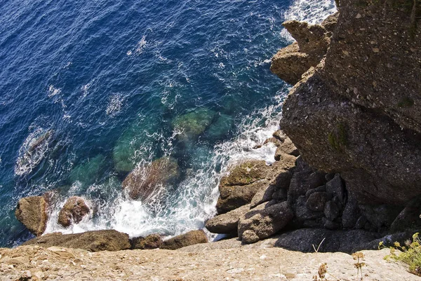 Costa Rocciosa Blu Del Mar Ligure Vicino Alla Chiesa Portofino — Foto Stock