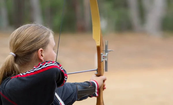 Adolescent Fille Faire Tir Arc — Photo