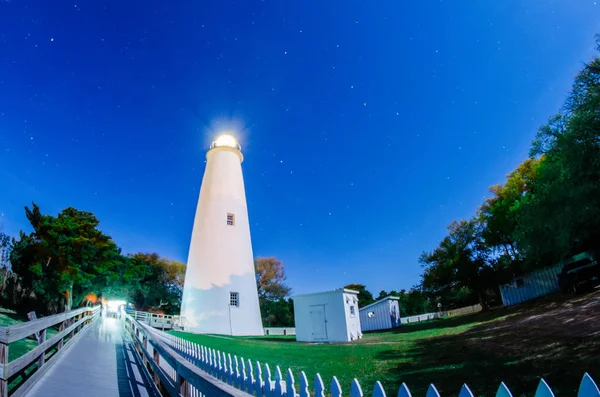 オクラコーク島日没後ノースカロライナ海岸オクラコーク灯台 — ストック写真