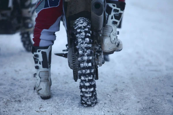 Winter Motorcross Racer Motorrijder Aan Het Begin Van Race — Stockfoto