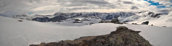 Panorama Escénico Del Paisaje Nevado Cerca Trolltunga Noruega — Foto de Stock