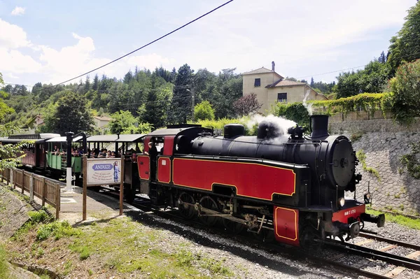 Ångan Från Det Lilla Turisttåget Från Anduze Förbereder Sig För — Stockfoto