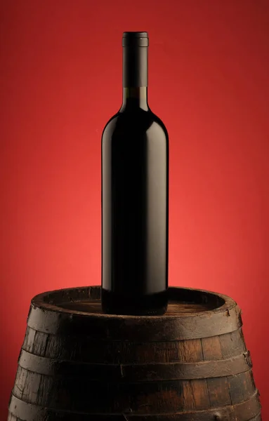 Garrafa Vinho Tinto Barril Madeira — Fotografia de Stock