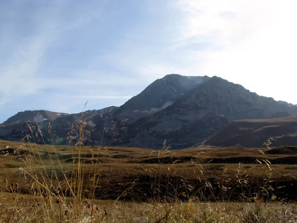 Βουνά Καυκάσου Βράχια Μια Ανακούφιση Ένα Ξύλο Τοπίο Φύση Ένα — Φωτογραφία Αρχείου