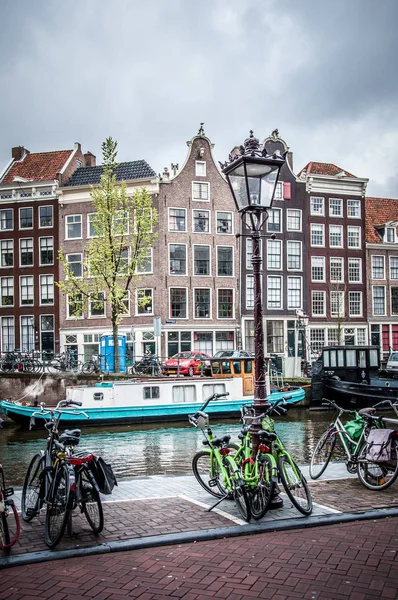 Typisch Gebouw Het Centrum Van Amsterdam Nederland — Stockfoto