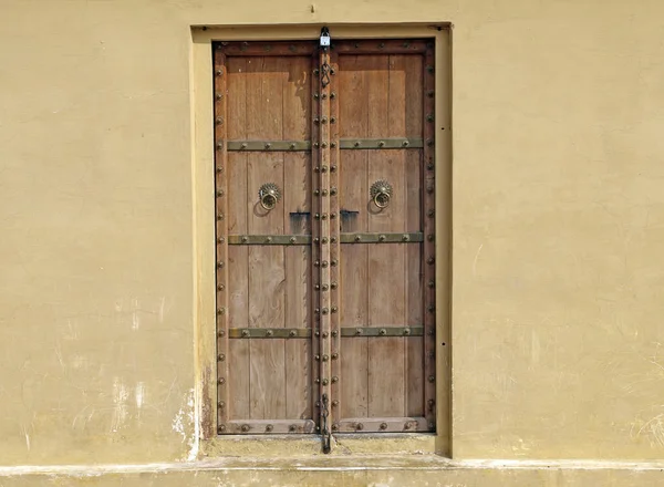 ジャンタル マンタル天文台の古典的な木製のドア ジャイプール インド — ストック写真