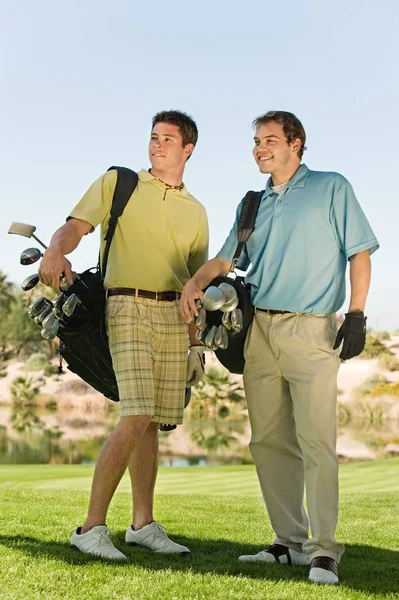 Dois Homens Jogar Golfe Juntos — Fotografia de Stock