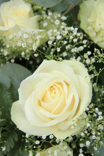 Rosas Blancas Mezcladas Con Verde Ramo Nupcial — Foto de Stock