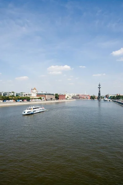 Río Moscú Monumento Zar Pedro — Foto de Stock