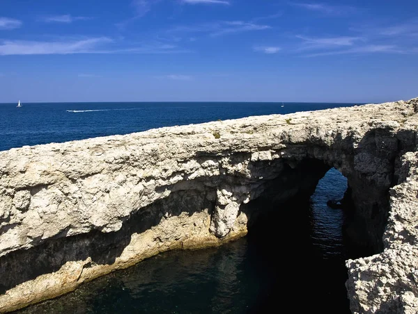 Una Las Muchas Cuevas Alrededor Costa Malta —  Fotos de Stock