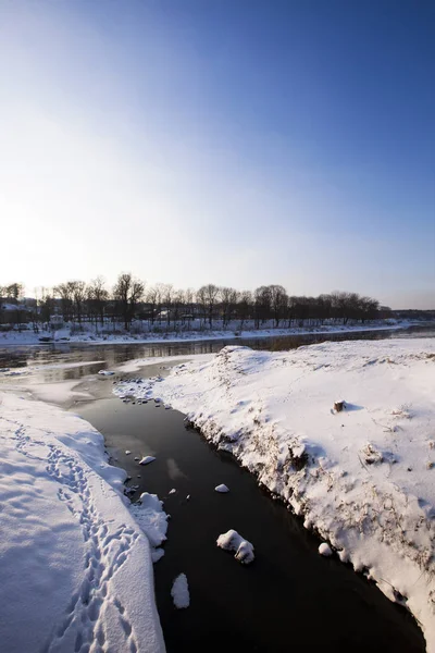 冬の小さな川 — ストック写真