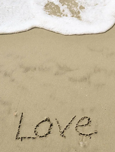 Amor Escrito Areia Com Onda — Fotografia de Stock