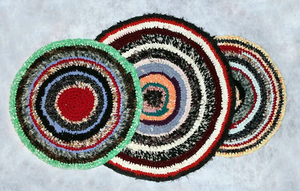 Handgefertigte Teppiche Mit Vielen Farbigen Bändern Und Lumpen — Stockfoto