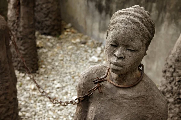 Una Estatua Stone Town Zanzíbar Dipicando Lamentando Trata Esclavos Africanos — Foto de Stock