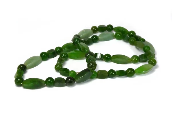 Gyönyörű Zöld Jade Gyöngyök Fehér Háttér — Stock Fotó