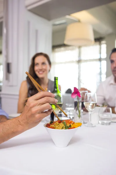Collègues Affaires Assis Autour Table Manger Dans Restaurant — Photo