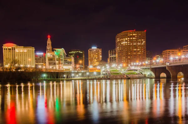 Horisonten Downtown Hartford Connecticut Skymningen Från Över Floden Connecticut — Stockfoto