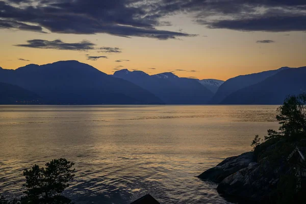Matahari Terbenam Sognefjord Utara Dekat Tempat Yang Disebut Vik — Stok Foto