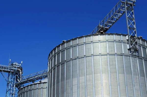 Silos Magazzinaggio Prodotti Agricoli Cereali — Foto Stock